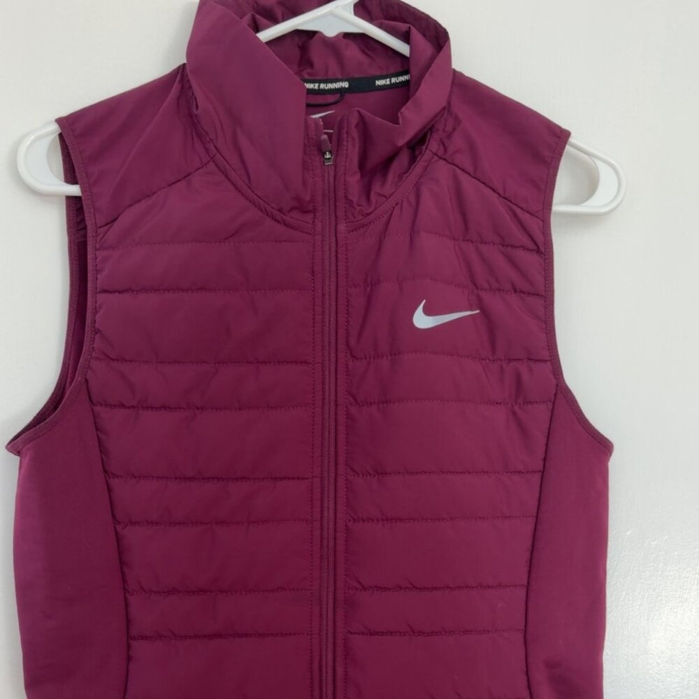 Nike Women's Therma-FIT Synthetic-Fill Running Vest - M